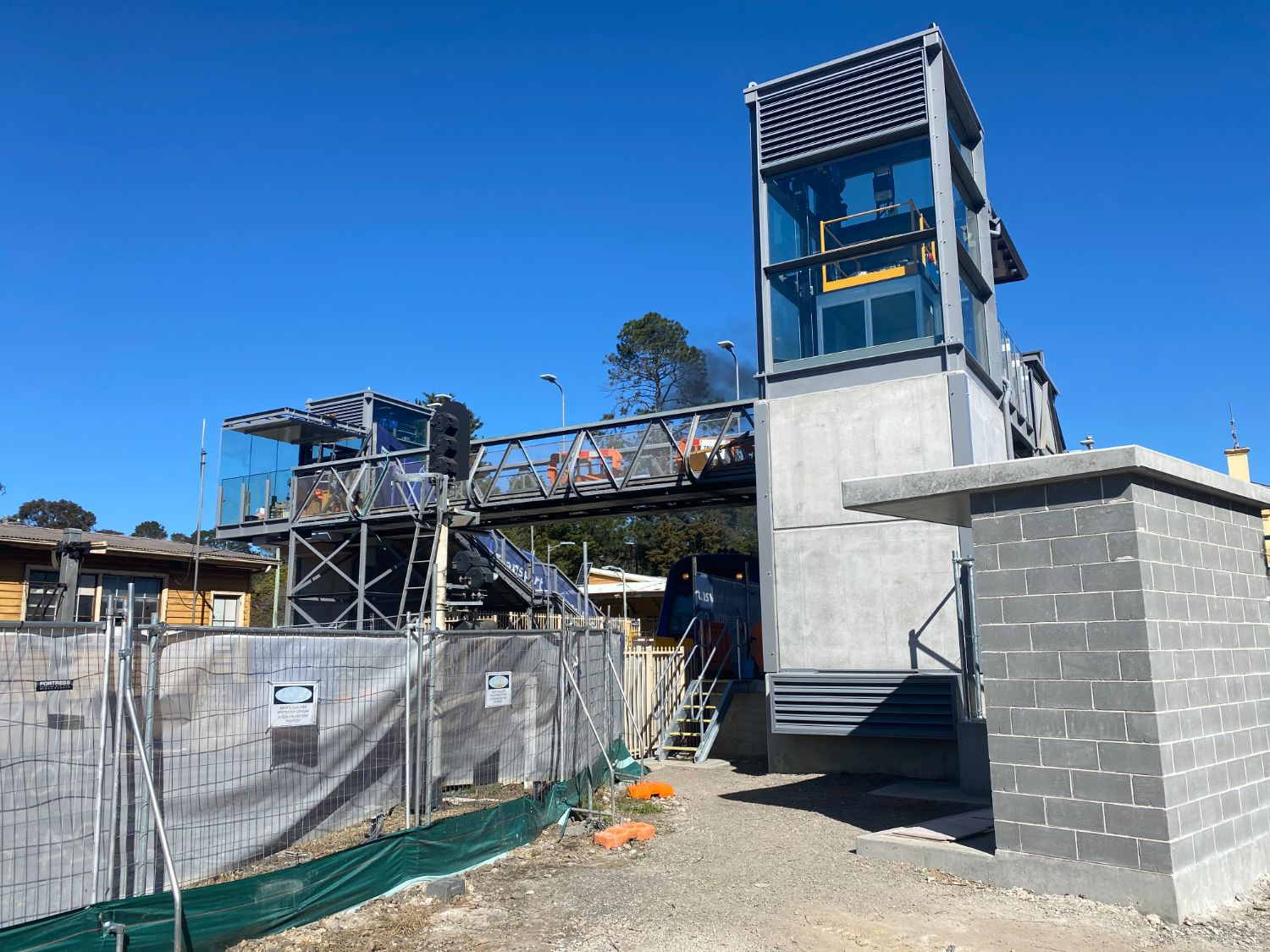 New lift tower and footbridge above the platforms