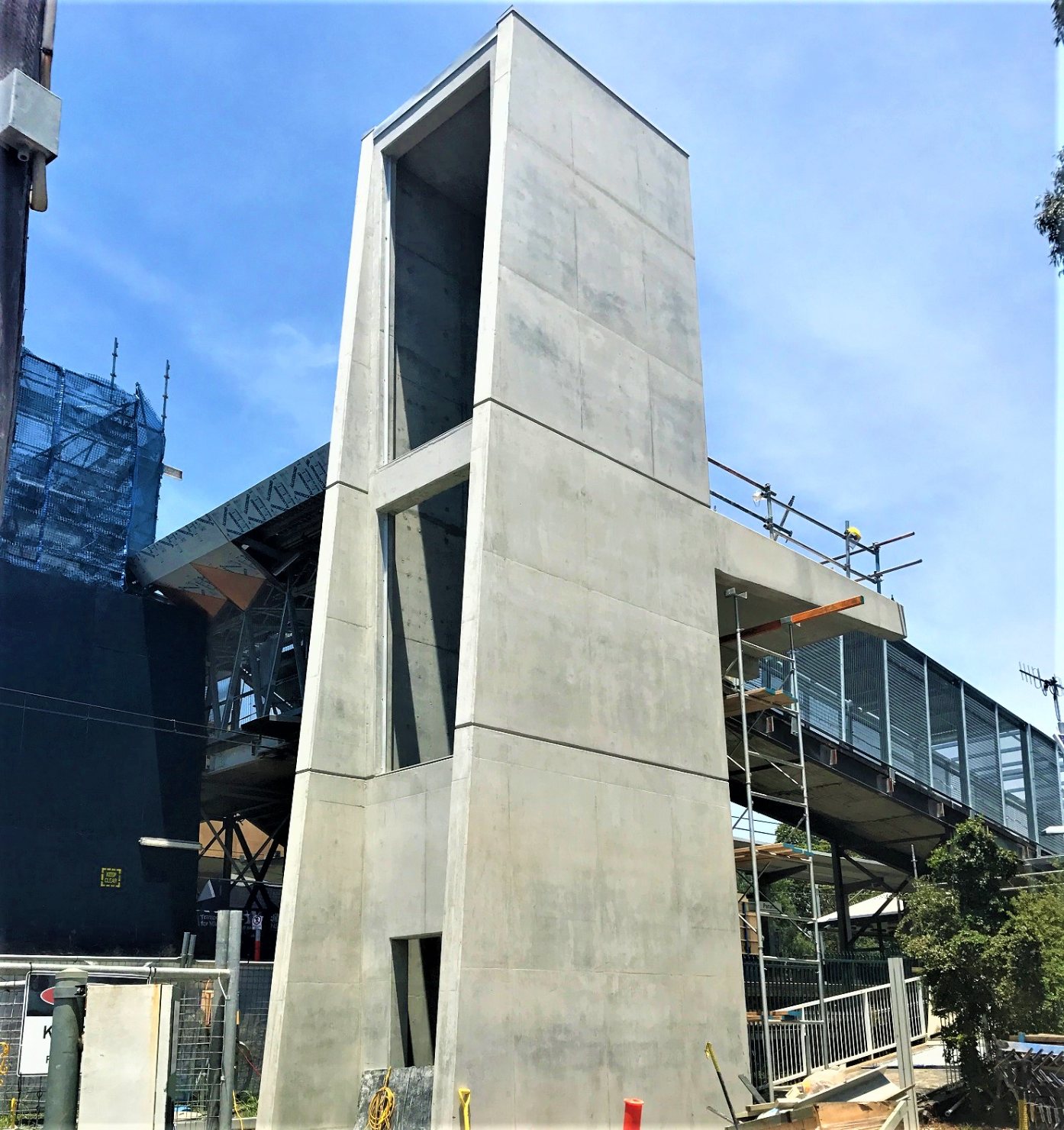 Off-form lift tower complete, with the footbridge deck in scaffold alongside